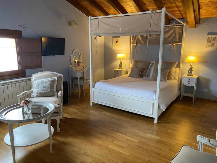 Apartamento para 2 personas, con Terraza y Jardín además de Piscina y Vistas en Sigüenza