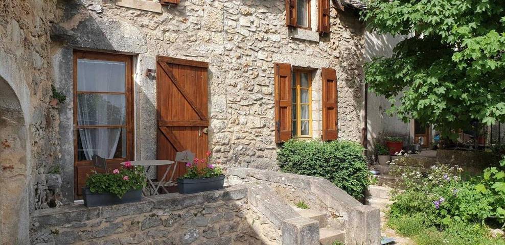 Location de vacances pour 5 personnes, avec terrasse et jardin à Saint-Pierre-des-Tripiers - 2