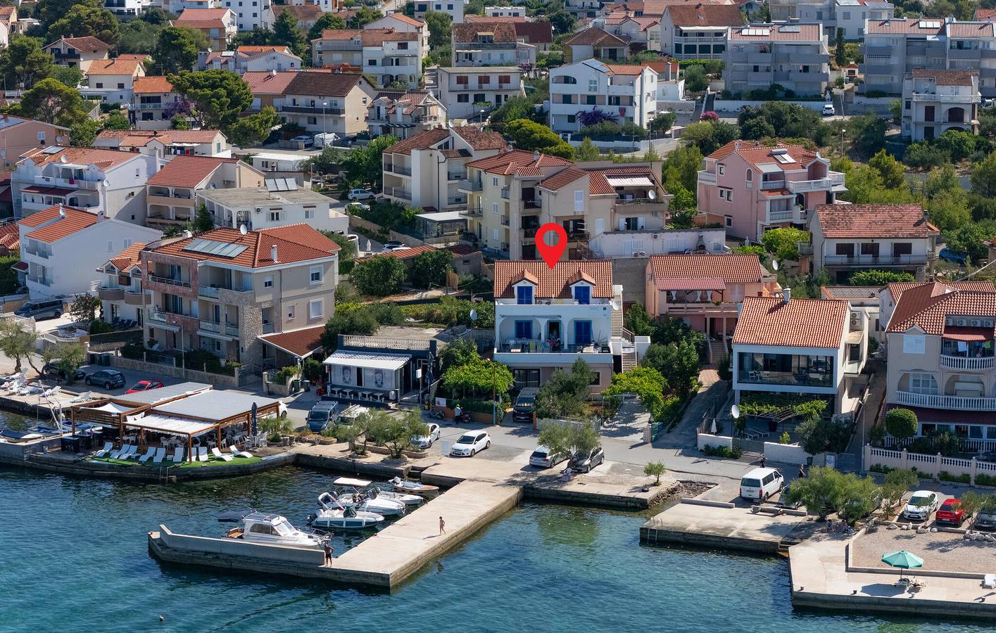Ganze Ferienwohnung, Gemütliche 1-Zimmer-Wohnung mit Terrasse, 200 m vom Strand entfernt in Brodarica, Šibenik-Knin