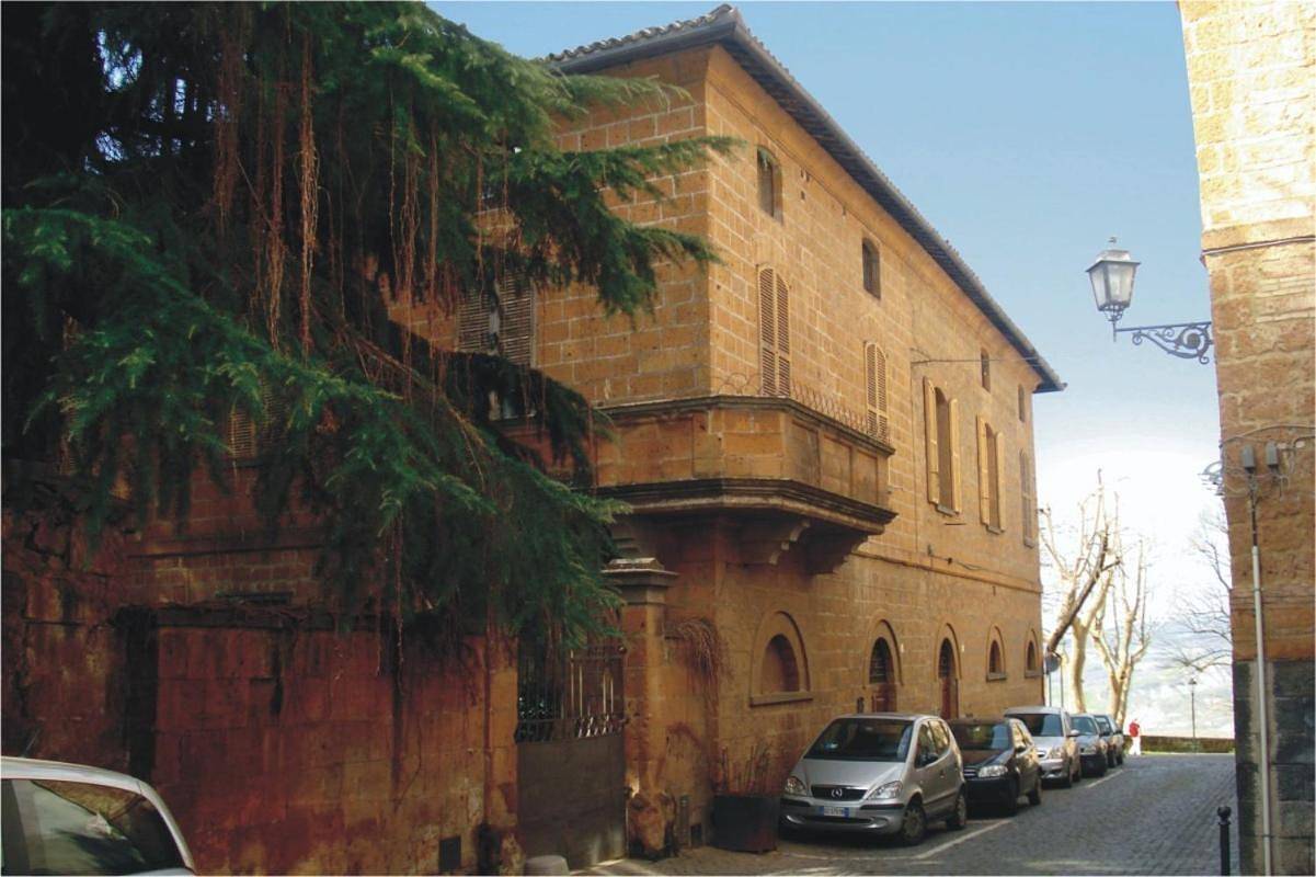Porta Vivaria Orvieto- Private Parking in Orvieto, Province de Terni
