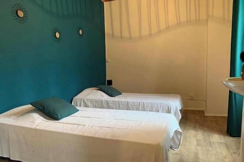Gite 20 couchages avec un Jacuzzi 16 places in Bourdeaux, Région de Die
