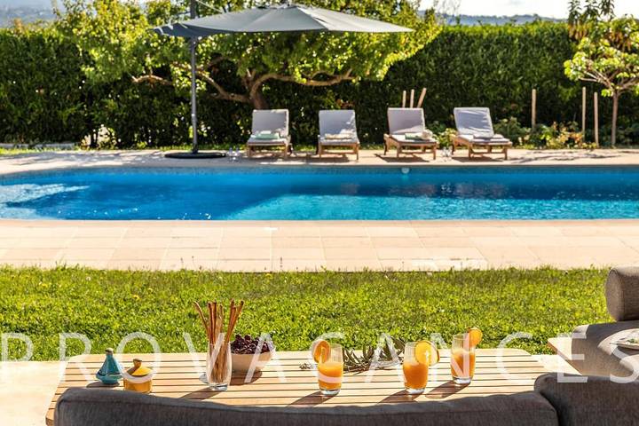 Villa with large pool in St. Jeannet in Saint-Jeannet, Mediterranean Coast (France)