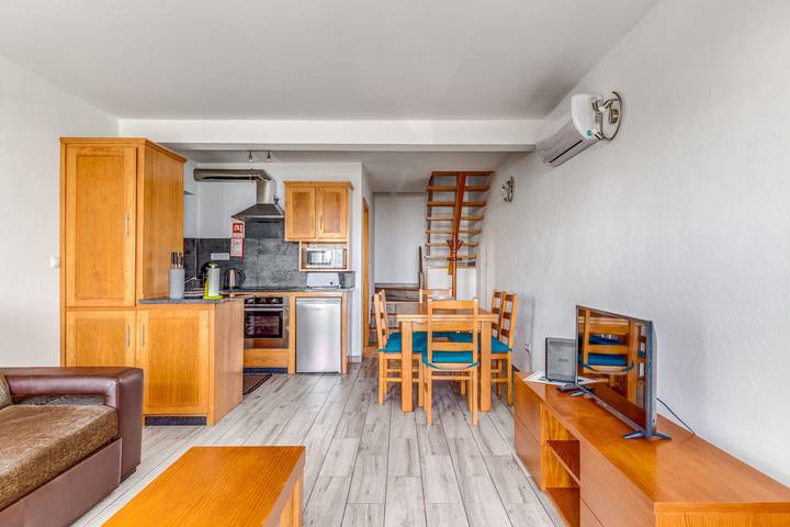 Vacation Home "Casas Dos Vinagreiros - Pedro" with Sea View, Private Terrace & Wi-Fi in Ribeiras, Pico (Azorerna)