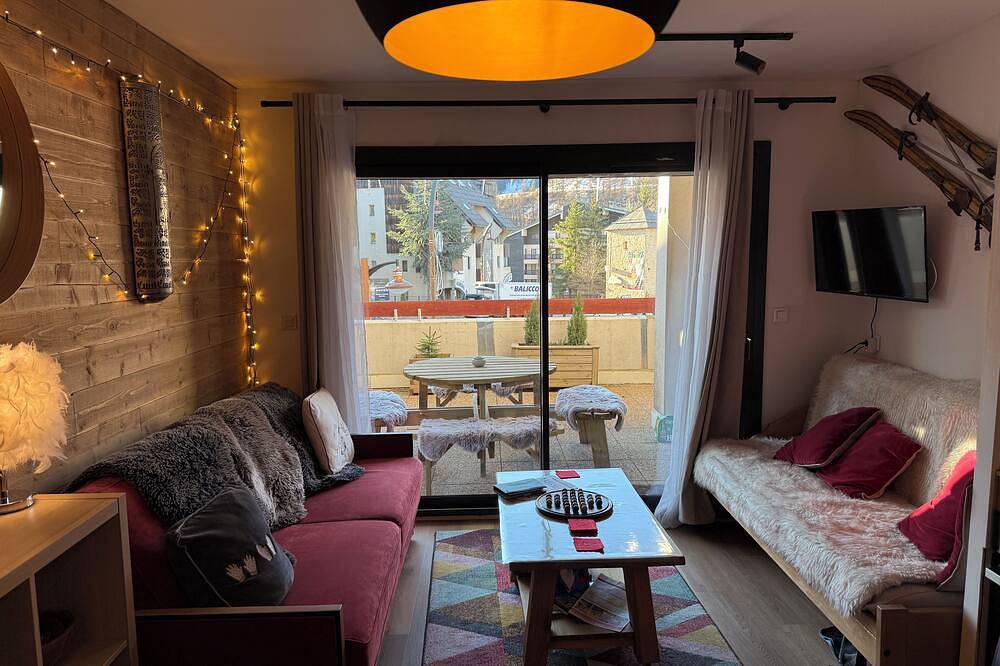Appartement entier, Grande terrasse, idéalement situé, vue montagnes in Auron, Saint-Étienne-de-Tinée