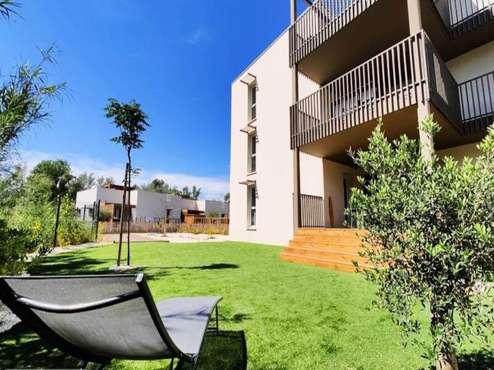 Gîte pour 6 personnes, avec jardin ainsi que piscine et balcon, adapté aux familles dans Plage de la Farinette - 2