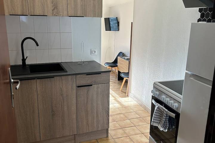 Apartamento entero, Studio Apartment Facing the Courtyard with a View of the Charlemont Citadel - Le Vale in Givet, Parc naturel régional des Ardennes