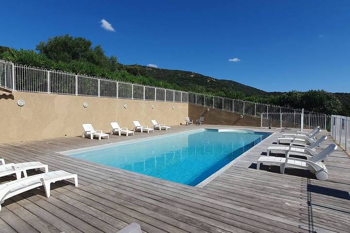 Maison de vacances pour 8 personnes, avec balcon et jardin à Figari