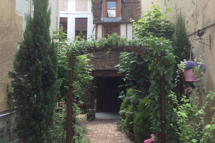 Gîte pour 4 personnes, avec Jardin à Auxerre