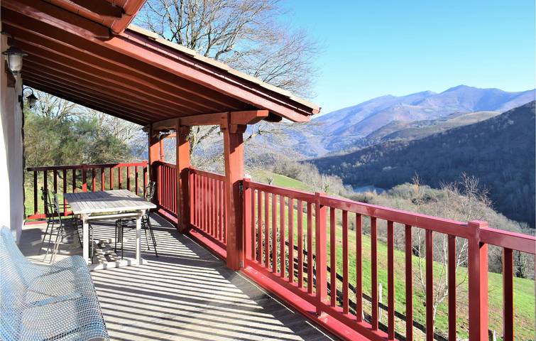 Location de vacances pour 6 personnes, avec jardin ainsi que vue et terrasse à Bidarray - 4
