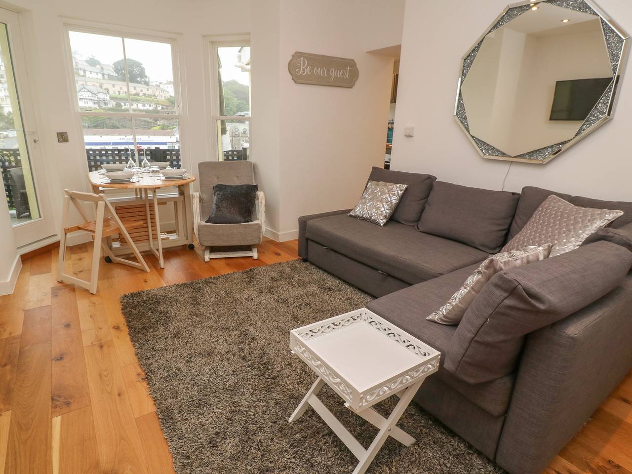 Entire apartment, 1 River View in Looe, Cornwall