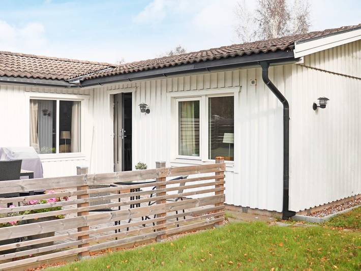 Ferienhaus für 6 Personen, mit Balkon und Terrasse sowie Garten in Mellbystrand