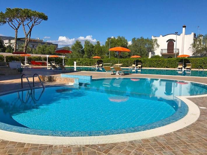 Appartamento per 2 persone, con Balcone e Terrazza nonché Giardino e Piscina a Porto Badino