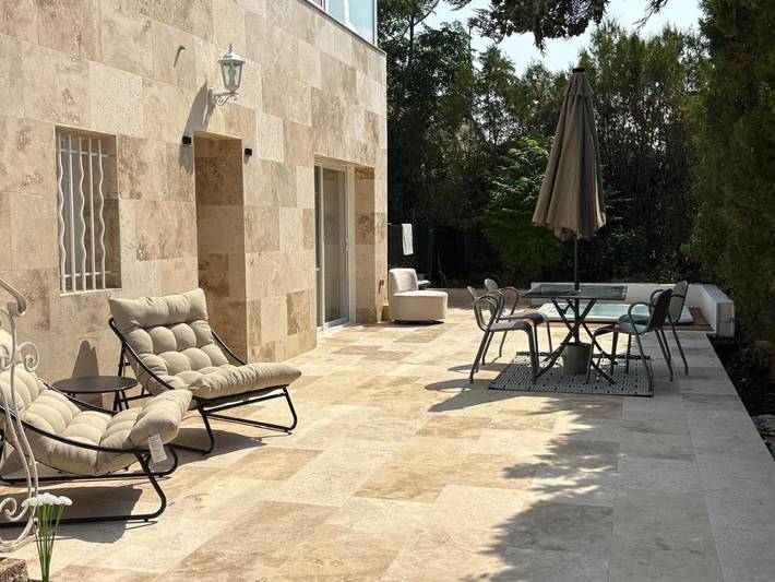Apartamento para 4 personas, con Jacuzzi y Terraza además de Jardín y Piscina en Mont Blanc