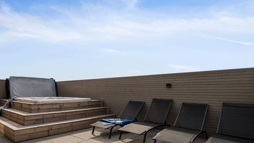 Ferieudlejning for 14 personer, med jacuzzi og terrasse såvel som sauna og pool i Otterup