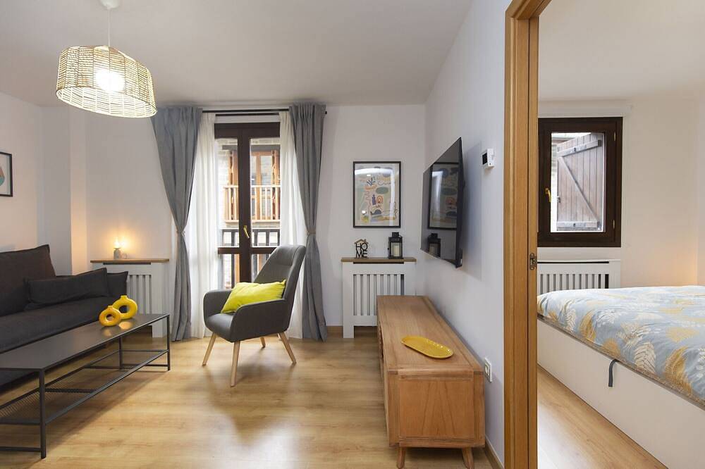 Entire apartment, Casa Real by Bevalle in Escarrilla, Sallent de Gállego