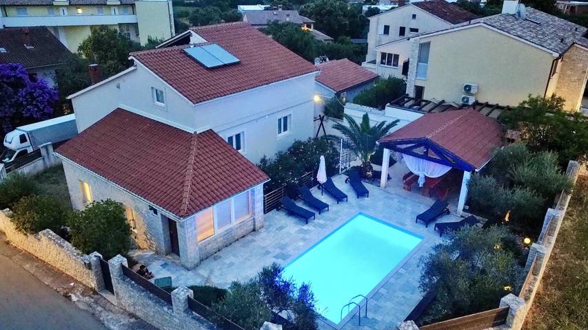 Ferienhaus für 14 Personen, mit Balkon und Terrasse sowie Garten und Pool in Pula-Medulin
