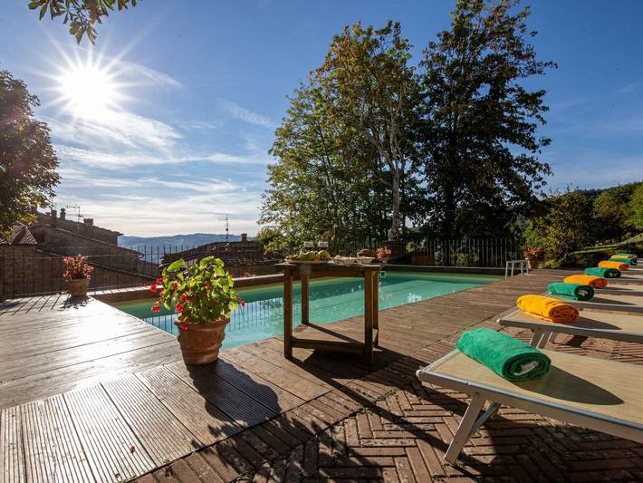 Agriturismo per 32 persone, con Balcone e Terrazza nonché Giardino e Piscina a Pratovecchio Stia