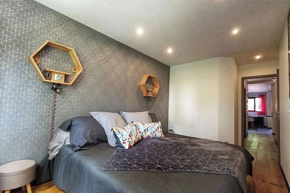 Entire apartment, Apartment 'La Lisière T2' with Mountain View, Shared Garden and Wi-Fi in Bonneville, Bonneville region