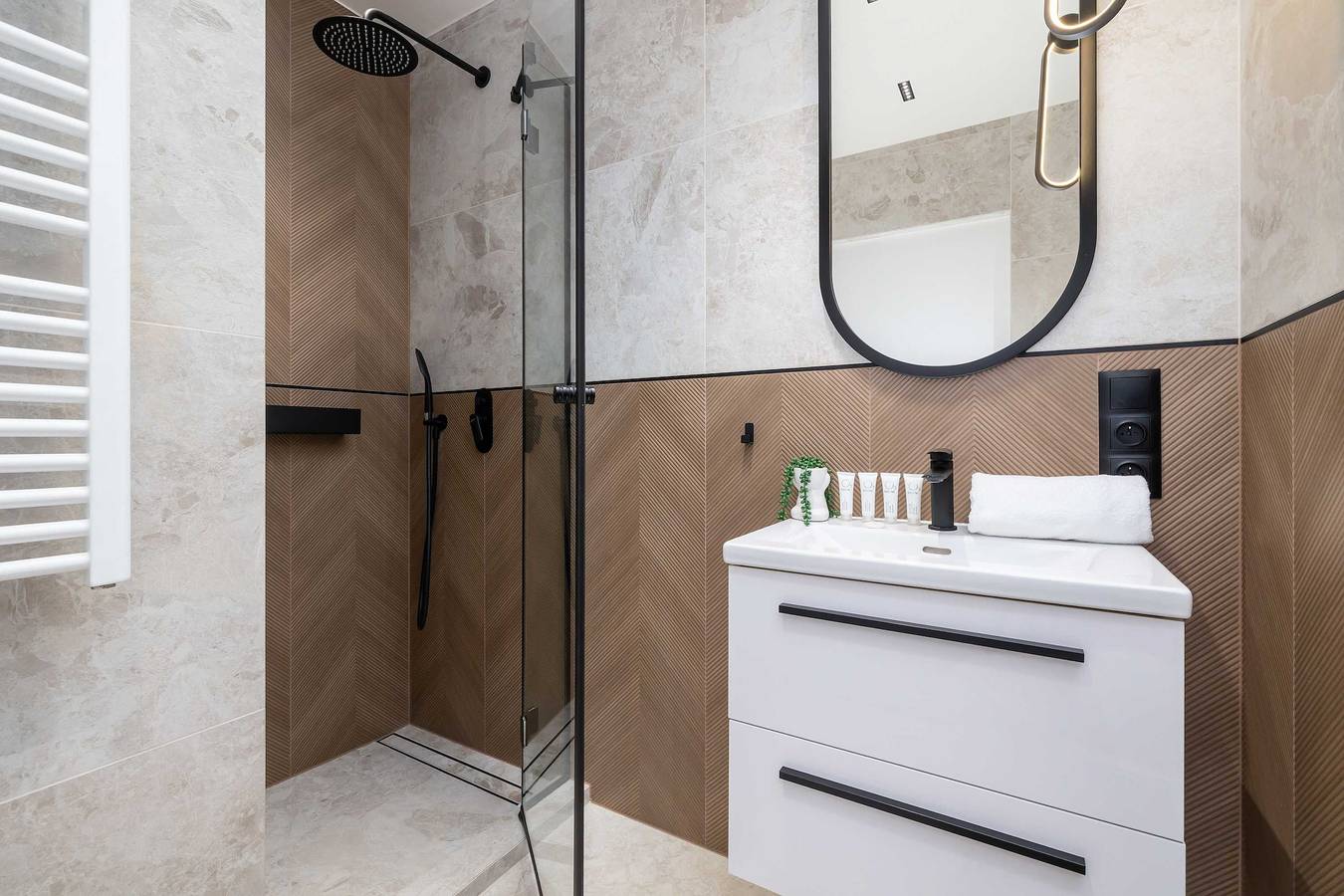 Studio entier, Al. Bielska 129 Tychy | Air Conditioned Studio with Parking and Mountain View in Tychy, Silésie