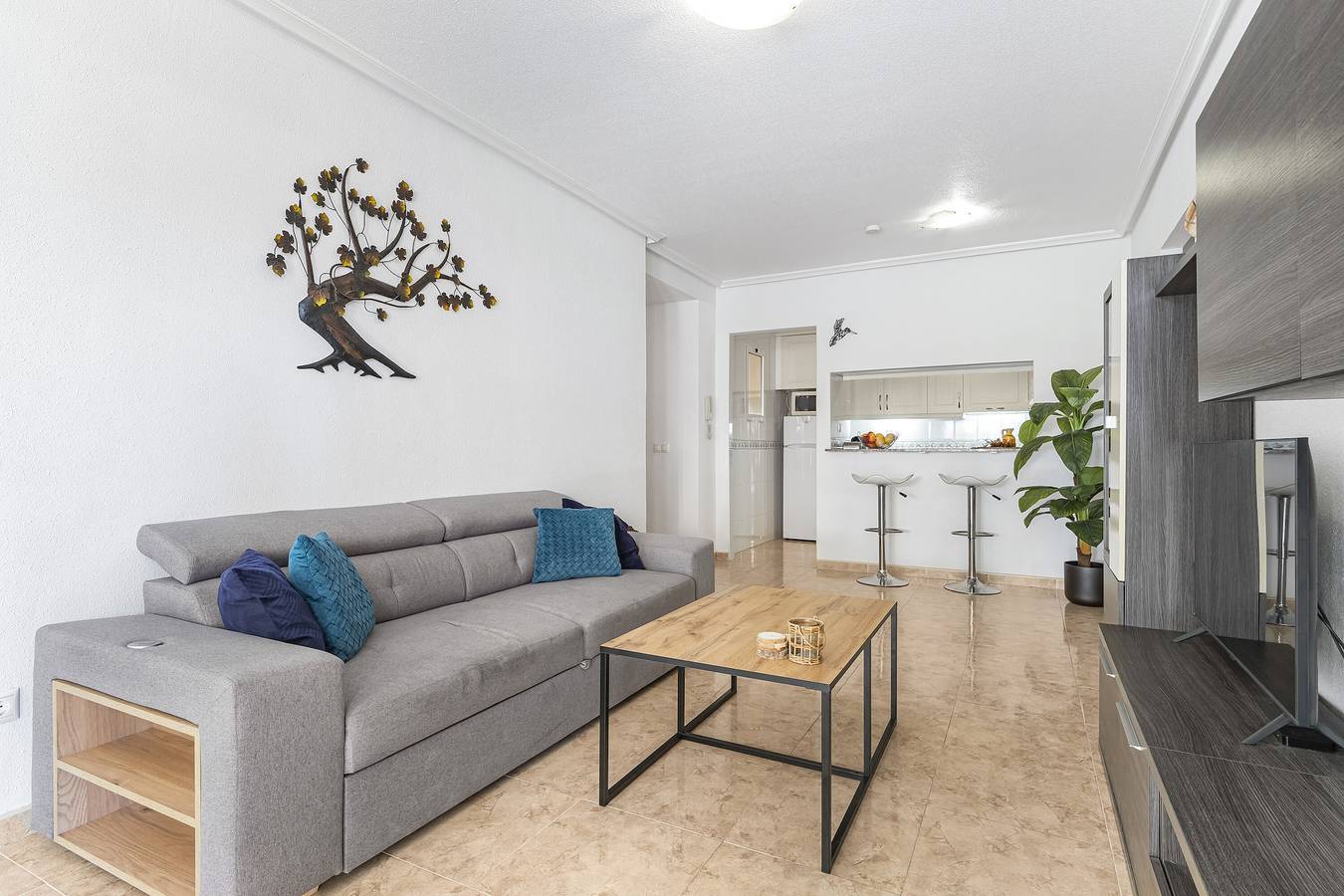 Apartamento entero, Apartamento 'Kolibri' con piscina compartida, Wi-Fi y aire acondicionado in Las Calas, Torrevieja