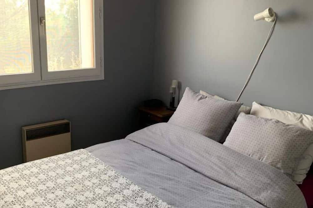 Villa luberon 12kms from Gordes, 7kms from Roussillon in Saint-Saturnin-lès-Apt, Parc naturel régional du Luberon