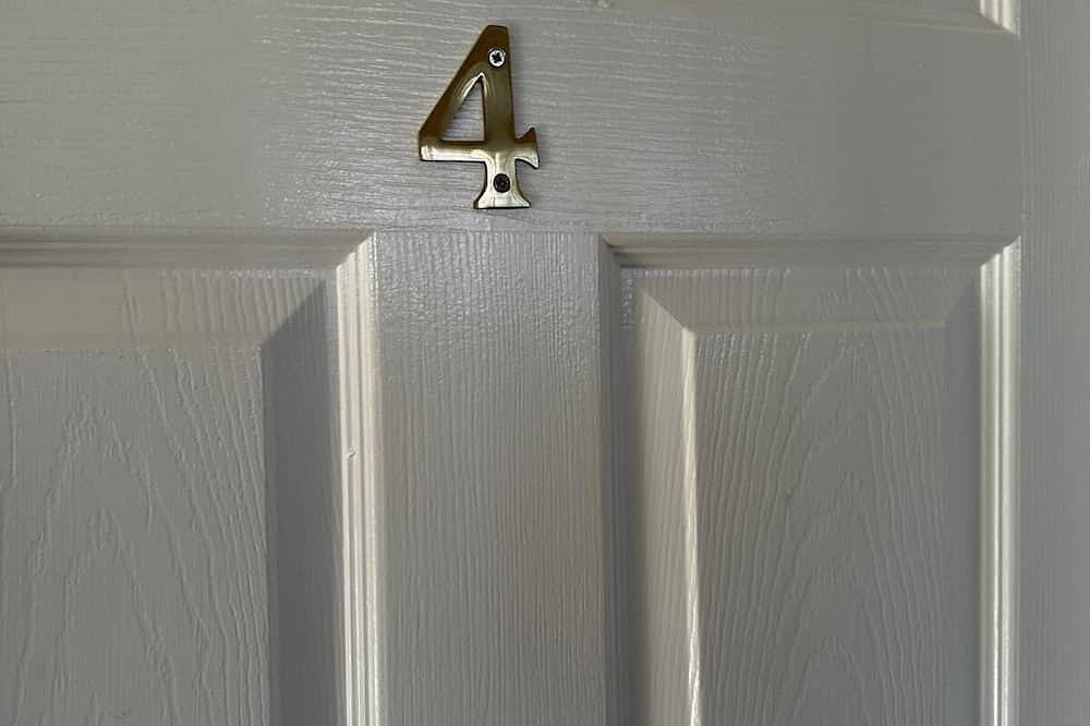 Sha's Pad,  Room 4, Single Bed - shared shower room with 1 other in Port Talbot, Neath Port Talbot