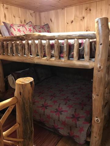 Log Cabin for 16 Guests in Waldens Creek, Sevier County, Picture 3