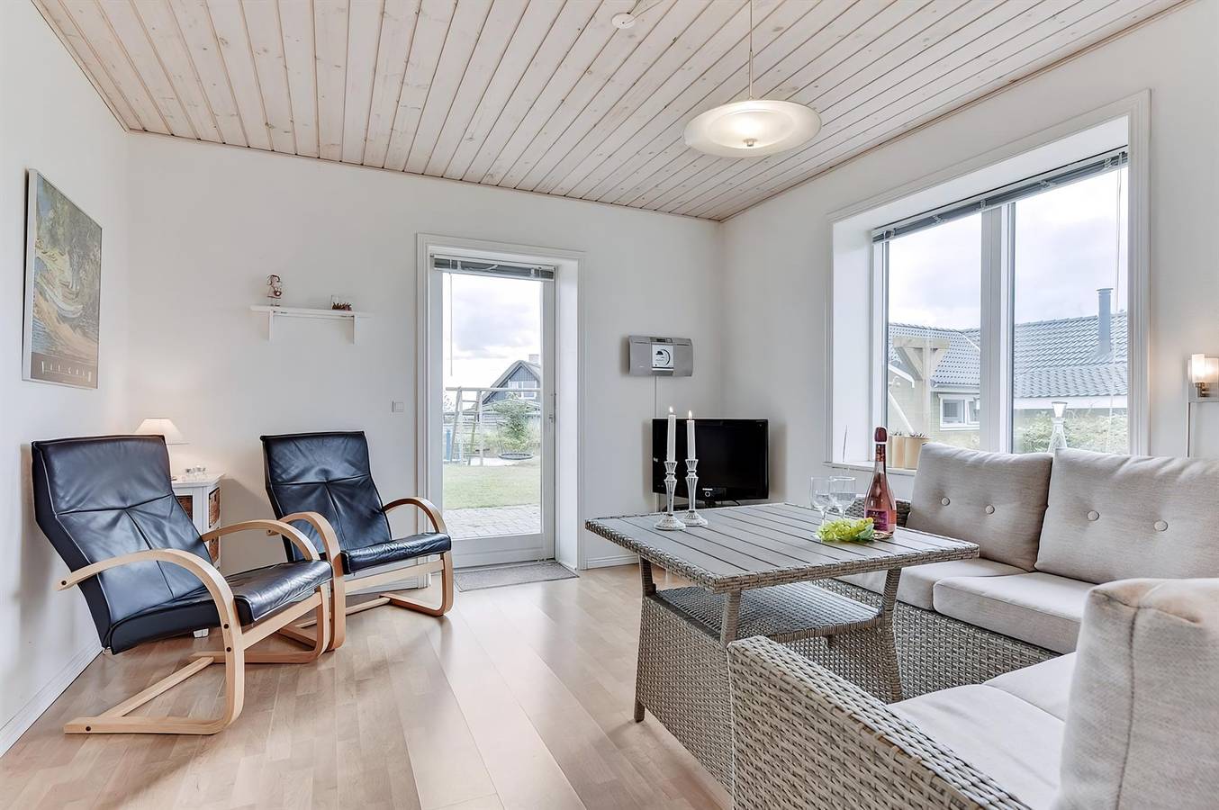 Nice home in Hvide Sande w/ 4 Bedrooms, Sauna and Wifi in Nørre Lyngvig, Hvide Sande