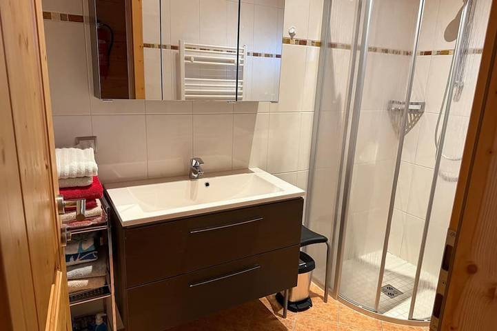 Vacation home in a quiet location with a view of Lake Millstättersee. in Distretto di Villach-Land
