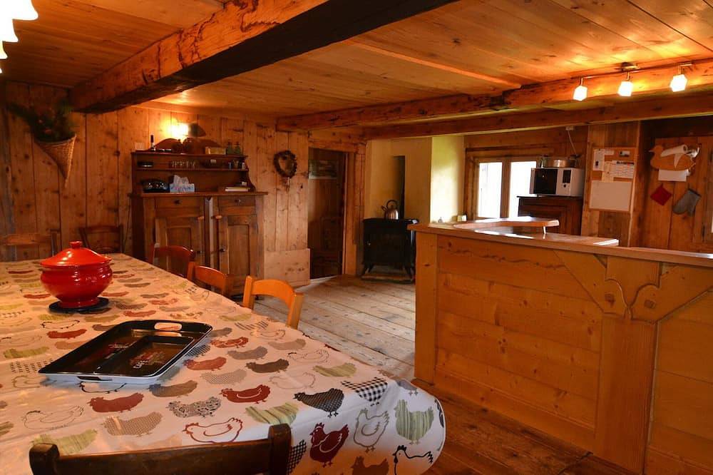 Ganze Wohnung, 145m² Apartment, 8 Pers, Terrasse, Haustiere erlaubt in Notre-Dame-de-Bellecombe, Albertville und Umgebung