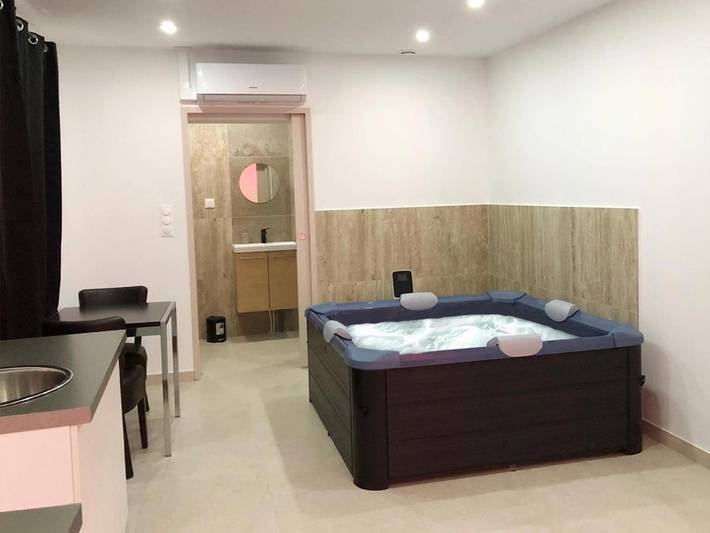 Hôtel pour 3 personnes, avec balcon et jacuzzi dans Longevelle-sur-Doubs
