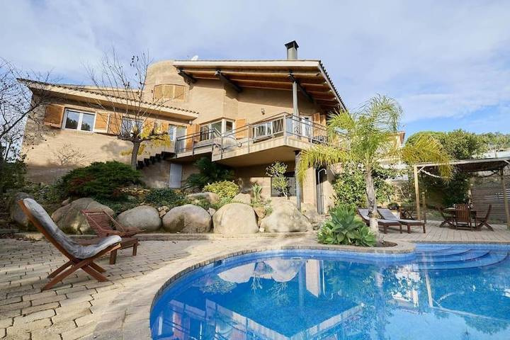 Casa rural para 8 personas, con Balcón y Terraza además de Jardín y Piscina en Tordera