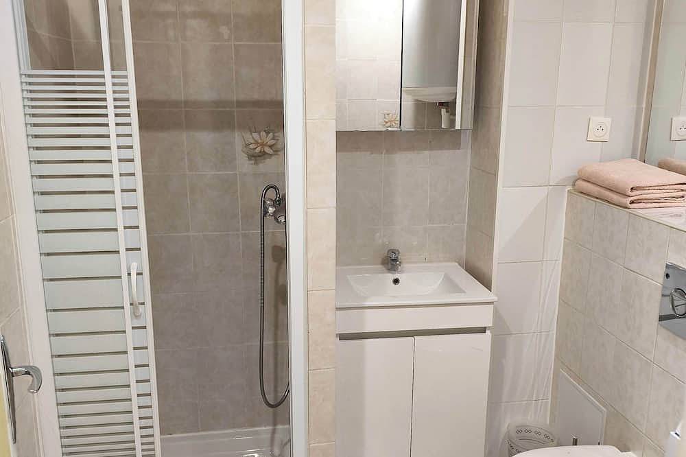 Ganze Wohnung, Ground-Floor Apartment with Free Parking in Charleville-Mézières, Ardennen