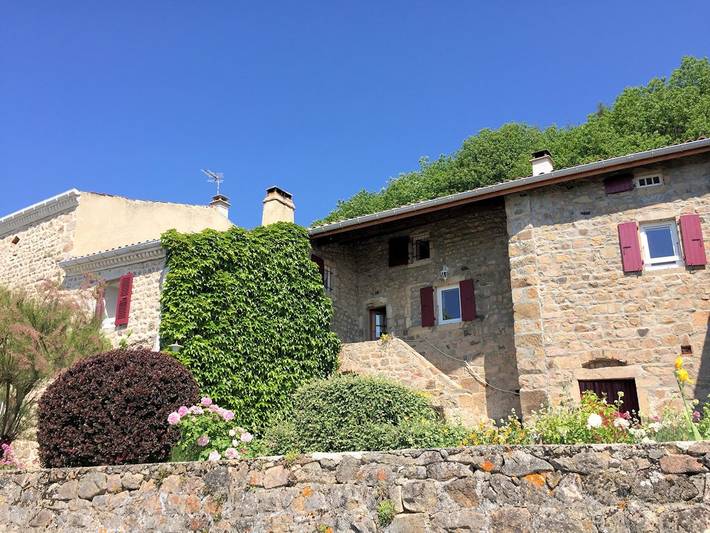 Gîte pour 4 personnes, avec terrasse et jardin