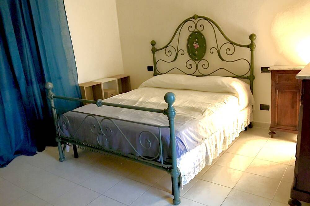 Two-room apartment 500 m from the airport in Pisa, Italienische Riviera