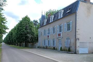 Gîte pour 23 personnes, avec balcon et jardin, animaux acceptés à Sermizelles