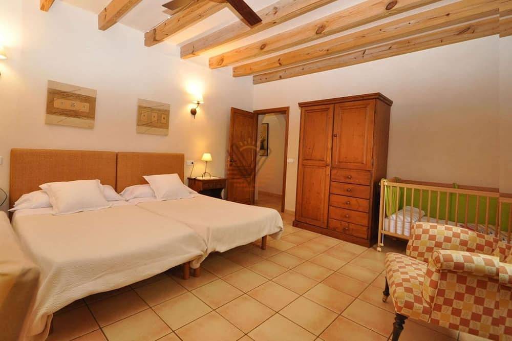 Es Lledoner 3, very quiet and beautifully situated property. Ideal for families in Felanitx, South Majorca