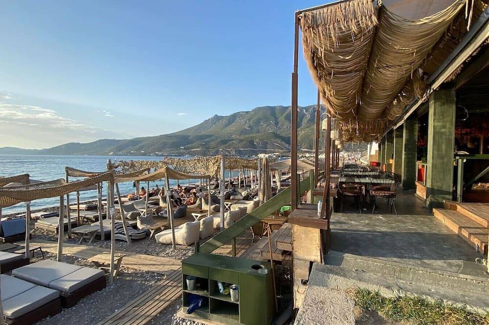 Ganze Wohnung, Loutraki Beach & Casino Condo in Loutraki-Perachora, Korinthia
