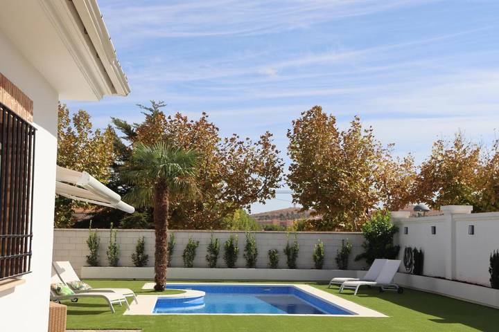 Chalet para 12 personas, con jardín además de vistas y piscina, Se admiten mascotas en Provincia de Ciudad Real - 2