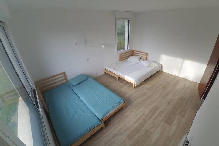 House in a green setting, with splendid view of the lake and 80m from its beaches! in Carcans, Médoc Regional Natural Park
