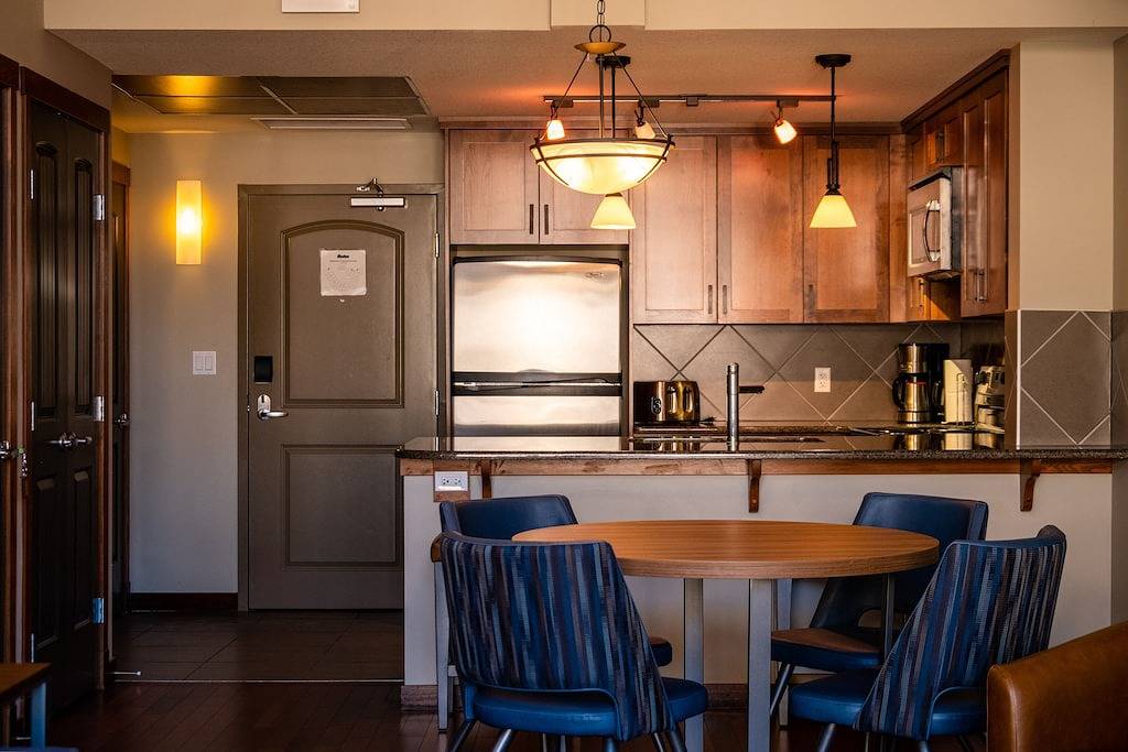 Ganze Wohnung, ★ Luxury & Quiet Penthouse Suite/Hot Tub/Pool/Gym in Canmore, Banff-Nationalpark