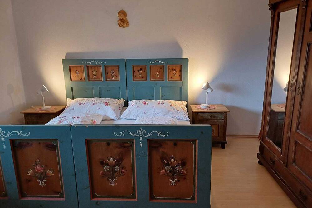 Ganze Wohnung, 100 Euro Gutschein für Schikurs pro Kind, ruhig, direkt neben Skilift in Tuxer Alpen, Kolsassberg