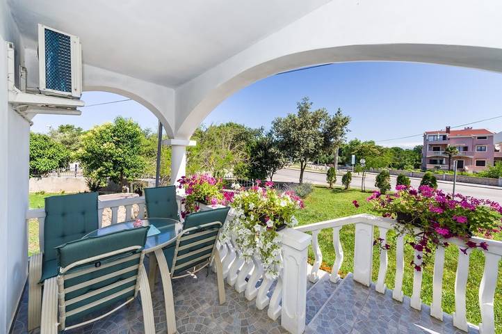 Ferienwohnung für 4 Personen, mit Balkon/Terrasse in Petrcane