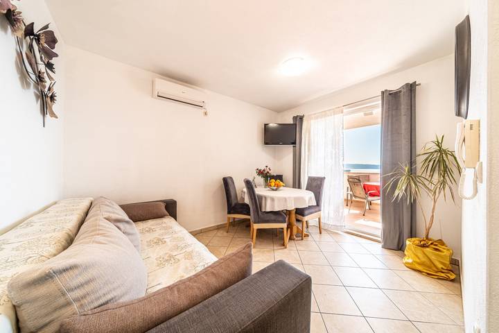 Ferienwohnung für 4 Personen, mit Balkon und Meerblick, kinderfreundlich in Podstrana - 2