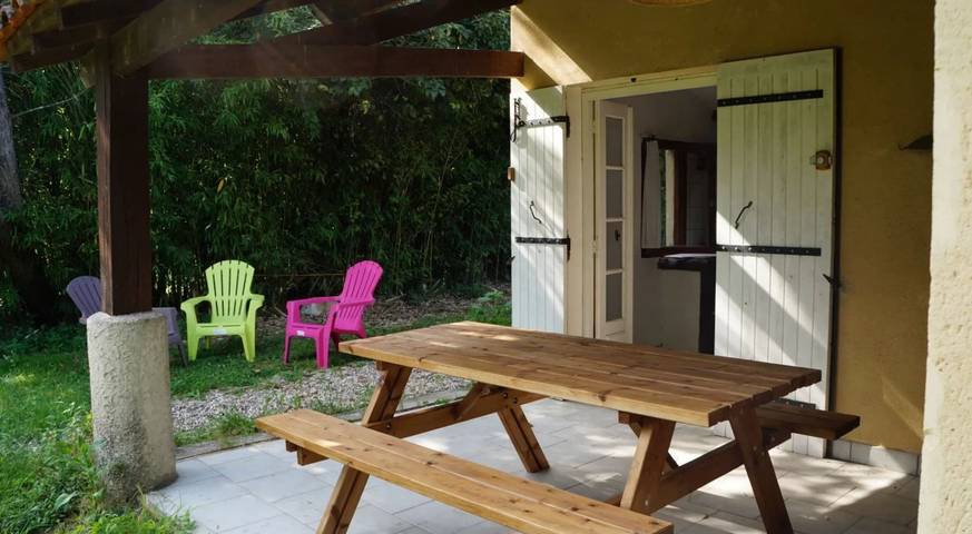 Gîte pour 4 personnes, avec terrasse ainsi que jardin et piscine, animaux acceptés - 1