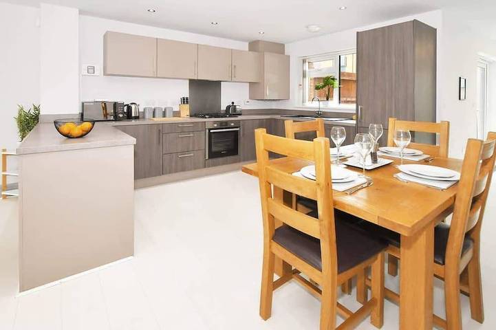 Apartment for 7 people, with balcony and garden in Stoke-on-Trent