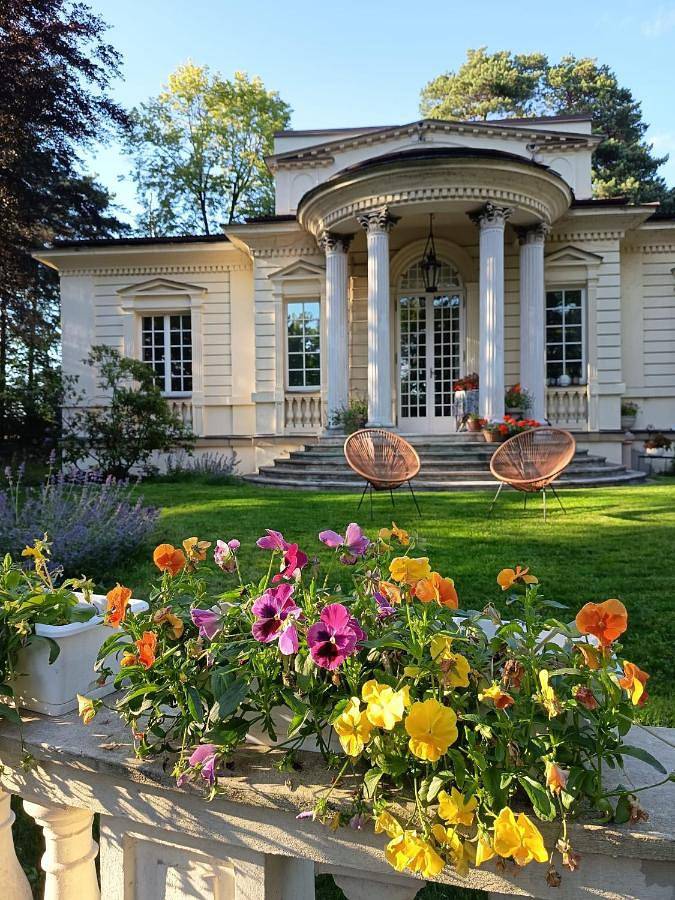 Apartament wakacyjny dla 2 osób, z Taras i Ogród oraz Widok w Milanówek