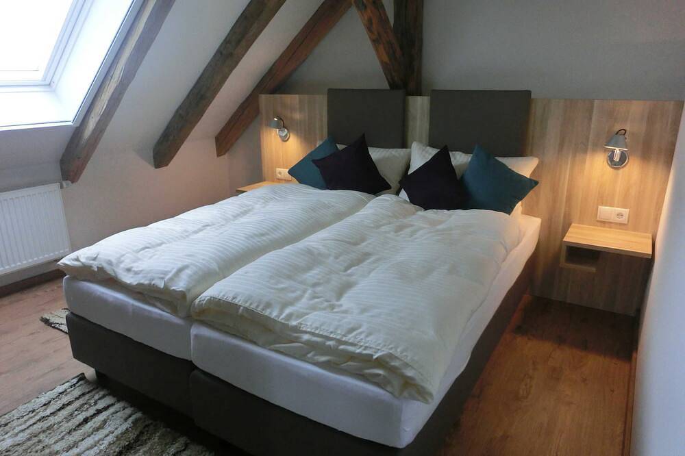 Ganze Wohnung, Ferienwohnung Dachspitz - Weberhof in Egenhofen, Romantische Straße