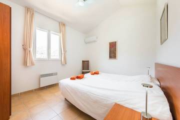 Villa pour 8 Personnes dans Vallon-Pont-d'Arc, Ardèche, Photo 1