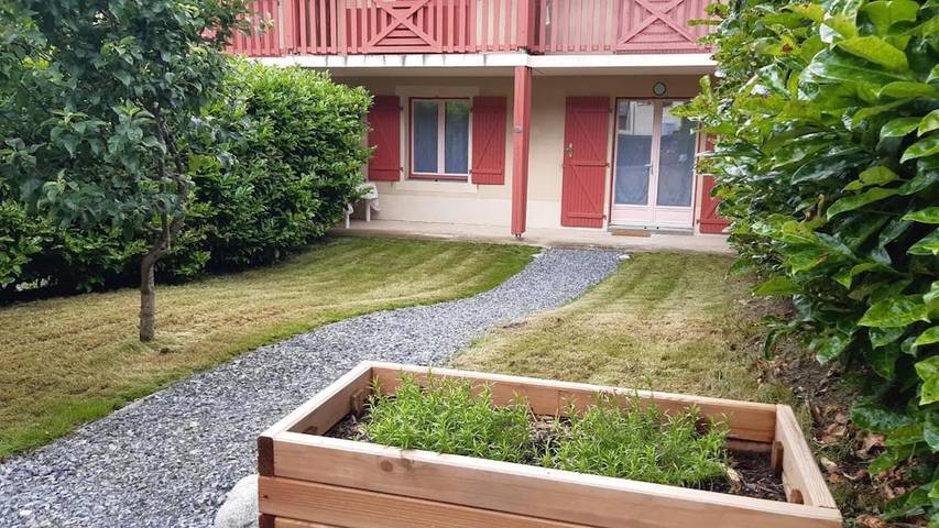 Gîte pour 4 personnes, avec jardin à Saligos - 2